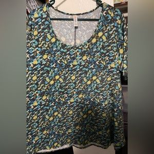Lularoe short sleeve shirt with side slits